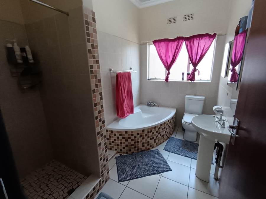 3 Bedroom Property for Sale in Protea Park North West